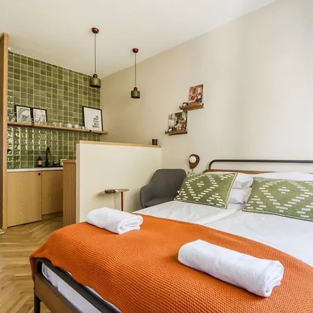Night Poznanska Luxury
